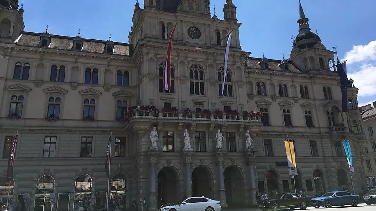 8. 8. 2018: heute wird trotz Werktag im Rathaussaal geheiratet