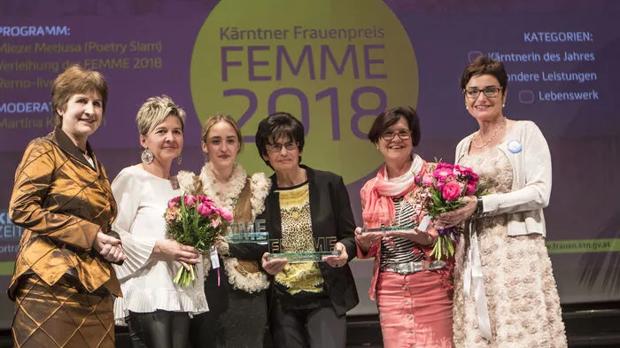Kleine-Chefredakteurin Antonia Gössinger, Frauenbeauftragte Michaela Slamanig, "Kärntnerin des Jahres" Romy Kirchauer, Lebenswerk-Preisträgerin Karin Achatz, Elisabeth Sagerschnig (geehrt für besondere Leistungen) und Landesrätin Beate Prettner.