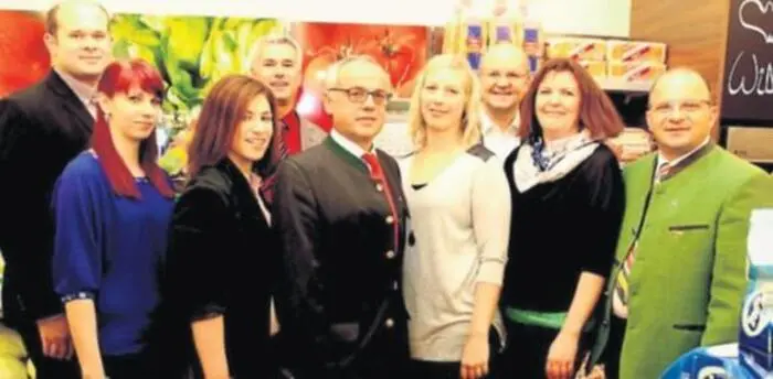 Großer Andrang bei der Eröffnung des Geschäfts im Jahr 2014