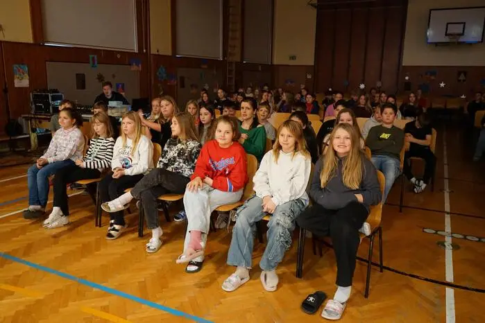 Die schauspielerischen und musikalischen Darbietungen begeisterten das Publikum und wurden mit viel Applaus honoriert. 
