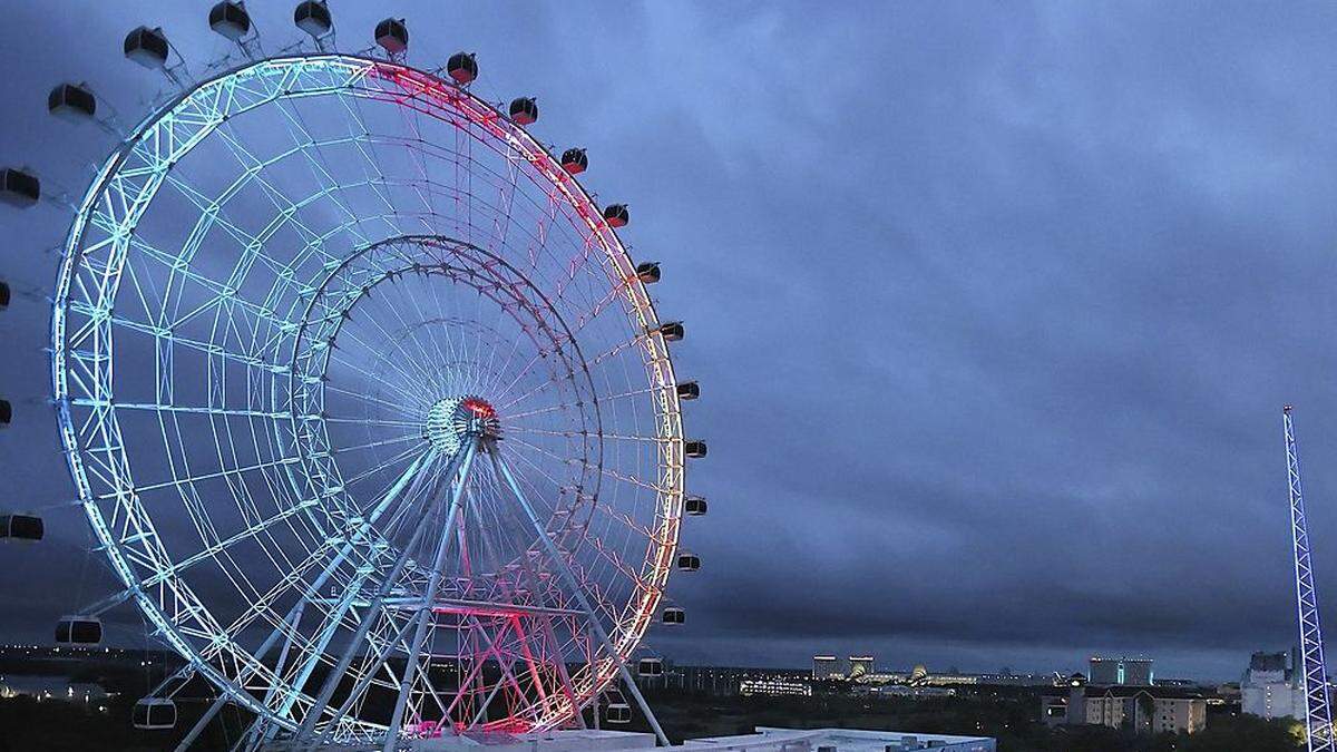 Tyre stürzte vom Freefall-Tower (rechts im Bild) im ICON Vergnügungspark in Orlando in den Tod