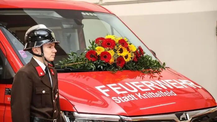 Im Rahmen eines Festakts im Rüsthaus der Feuerwehr Knittelfeld wurde das neue Mannschaftstransportfahrzeug am Sonntag feierlich in den Dienst gestellt. 