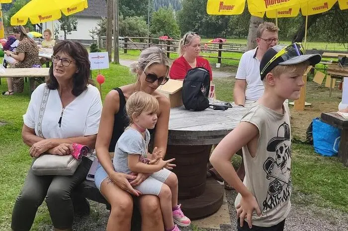 Die Gastgeber freuten sich an diesem heißen Sommertag über viele kleine und große Besucherinnen und Besucher.