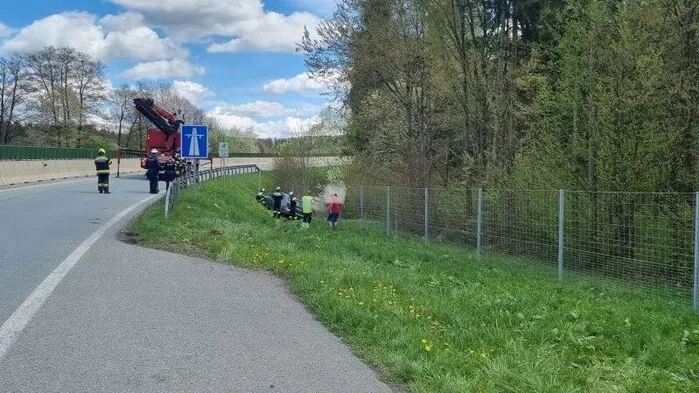 Am Montag um 11.52 Uhr wurde die Freiwillige Feuerwehr Gleisdorf zu einem Einsatz auf die A2 gerufen.