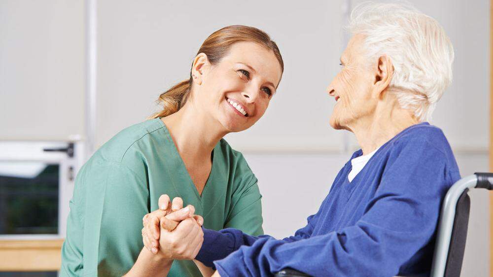 Experten empfehlen, sich lange vor Eintritt der Pflegebedürftigkeit jenes Pflegeheim auszusuchen, in dem man sich gut betreut und geborgen fühlt                                       