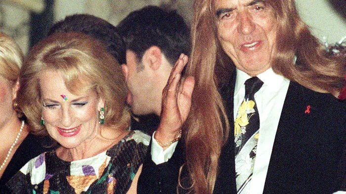 1993 organisierte Gery Keszler den ersten Life Ball in Wien. Der damalige Bürgermeister Helmut Zilk ermöglichte es, dass die Aids-Benefizgala im Rathaus stattfinden kann. Hier sind Zilk und seine Frau Dagmar Koller am Life Ball im Jahr 1999 zu sehen.
