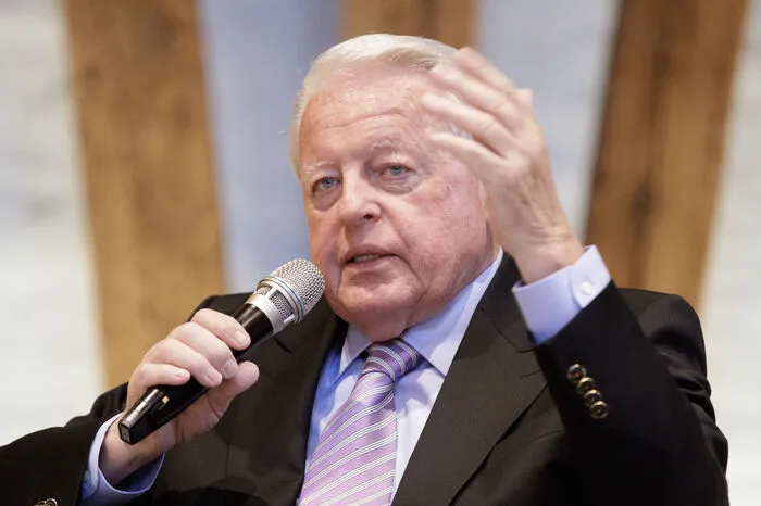  Franz Vranitzky wurde bei einem SPÖ-Parteitag im Jahr 1986 als Nachfolger von Fred Sinowatz mit 93,6 Prozent zum  Bundesparteivorsitzenden  gewählt. Er blieb mehr als zehn Jahre im Amt, aus gesundheitlichen Gründen verließ er 1997 die Politik.