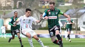 Der WAC (links Dejan Zukic) spielte zuhause gegen Ried (Michael Sollbauer) 0:0