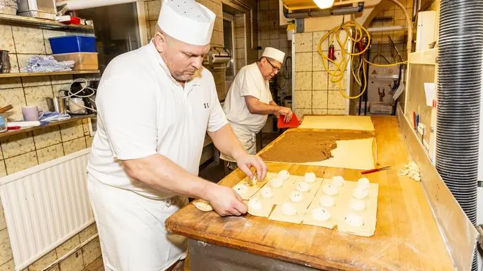 Um Mitternacht beginnt die Arbeit in der Traditionsbäckerei Berger