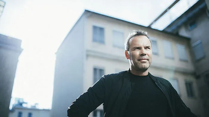 Architekt Guido Strohecker führt Gespräche