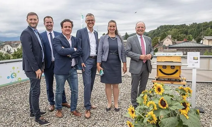 Die Projektpartner: Walter Prutej (SURAAA), Christian Woschitz (ZTE), Christian Inzko (IoT40), Jan Trionow (Drei), Silvia Häusl-Benz (Bürgemeisterin von Pörtschach), Albert Kreiner (Land Kärnten)