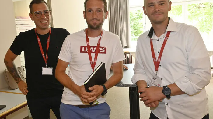 Der Werbe- und Medienexperte Ricky McKenna wurde vom Kleine Zeitung Werbe- und Anzeigenmarkt zu einem Vortrag nach Seeboden eingeladen. Martin Sachs-Ortner (Optik Nagl), Johannes Klösch und Manuel Ressi, Multimedialer Werbeberater Kleine Zeitung. 