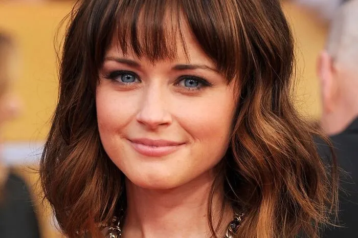 Nach ihrer Rolle als schlagfertige Schülerin Rory wurde es ruhig um Schauspielerin Alexis Bledel. 2005 spielte sie eine Prostituierte in "Sin City", zuletzt war sie in drei Folgen der TV-Serie "Mad Men" zu sehen.