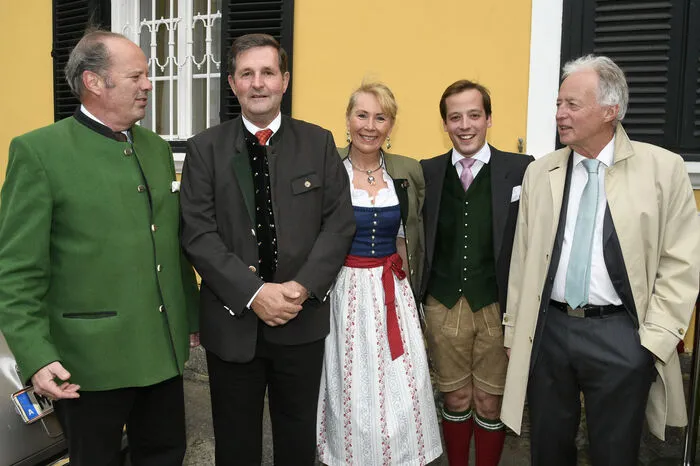 Alexander Tacoli mit Bezirkshauptmann Klaus Brandner und Gattin Eva,  Hotelchef Vincenz Tacoli und Günther Tragatischnig, Betriebsleiter der Österreichischen Bundesforste.