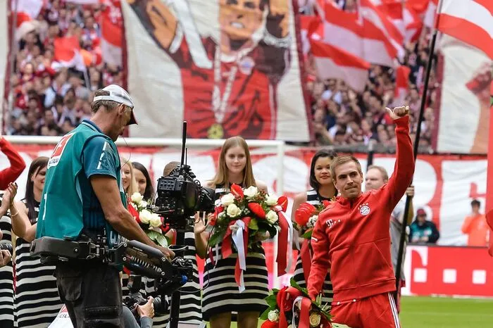 Außerdem wurden Xabi Alonso, der nach 117 Einsätzen für die Bayern ebenfalls seine Karriere beendet, und Torwart Tom Starke in Rente geschickt.