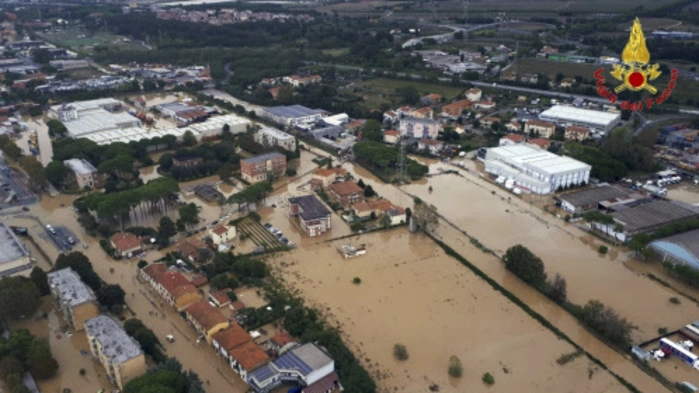 Bei schweren Unwettern in Livorno sind am Sonntag sechs Personen ums Leben gekommen.