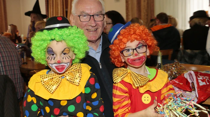Klicken Sie sich durch die Fotos vom Kindermaskenball beim Dorfwirt Bojer in Kainach!