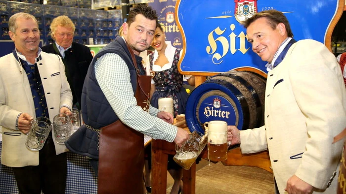 Die Hirter Brauerei lud am Donnerstagabend zum Wirte-Bockbieranstich.