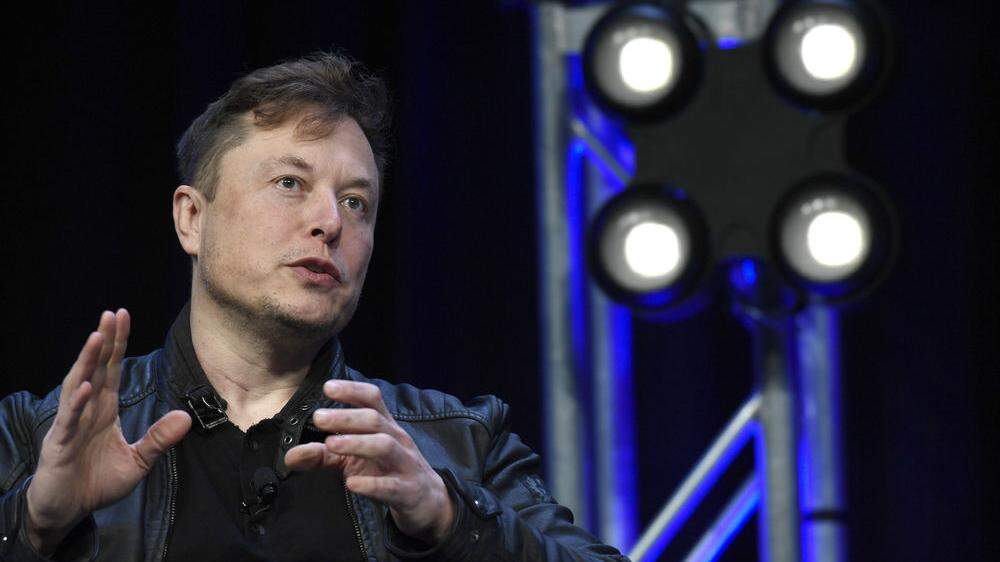 Elon Musk fragte auf Twitter, ob er Aktien verkaufen soll