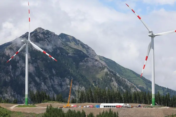 Schon seit dem Spätherbst 2024 sind die Windräder am Klammkogel in Betrieb. Am Freitag wurde der Windpark offiziell eröffnet.