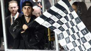 Justin Bieber wechalte mit der schwarz-weiß karierten Flagge. Er war aber nur einer von vielen Promis der „A-Liga“ in Las Vegas. 