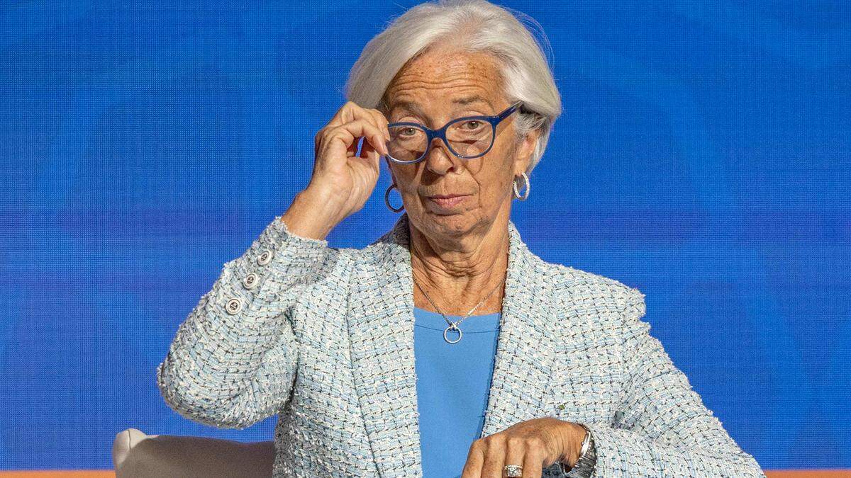 Am Donnerstag beließ der Rat der EZB mit Sitz in Frankfurt die Leitzinsen unverändert bei 4,5 Prozent. EZB-Präsidentin Christine Lagarde schließt eine schnelle Zinssenkung aus