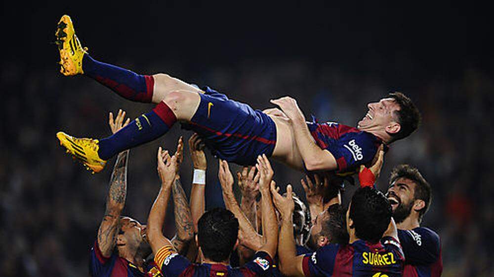 Auf Händen getragen: Superstar Messi