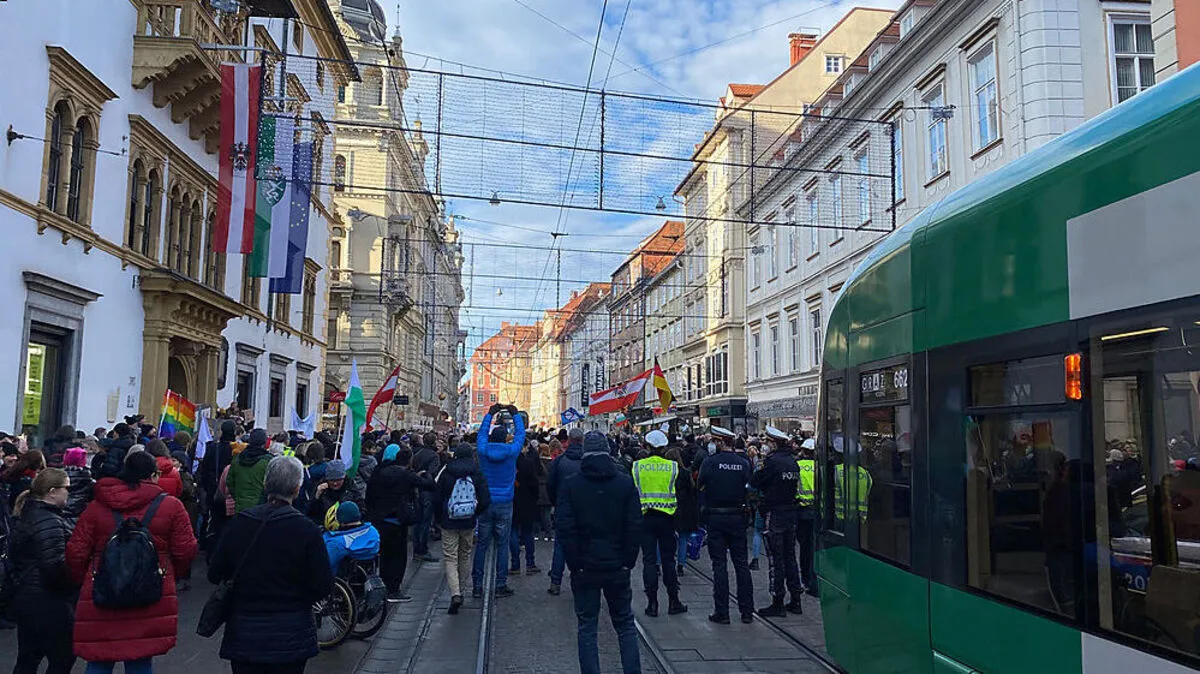 Die Demonstration hat sich auf die Herrengasse verlagert