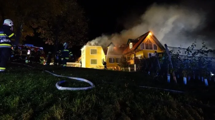 Das Feuer war gegen 22 Uhr ausgebrochen.