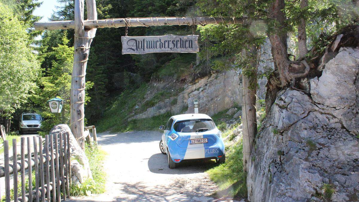 In den nächsten Wochen kommt man doch mit dem Auto bis zur Dolomitenhütte