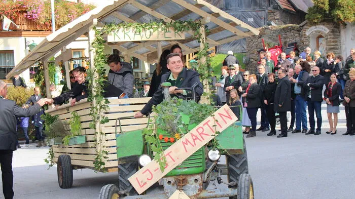 Im Blumendorf Hirschegg wurde von der Landjugend das diesjährige Bezirkserntedankfest mit einem abwechslungsreichen Programm gefeiert.