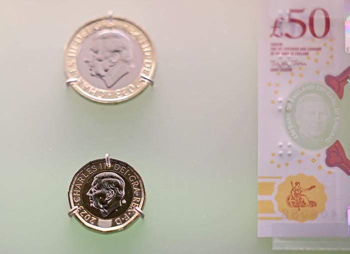Münzen mit dem Bild des britischen Monarchen gibt es bereits seit Dezember 2022