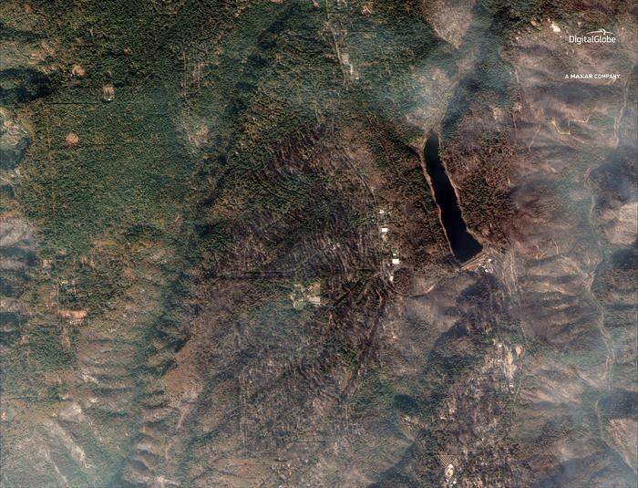 Luftaufnahme der Ortschaft Magalia rund um das Magalia-Reservoir, center right - südliche davon liegt der quasi ausgelöschte Ort Paradise