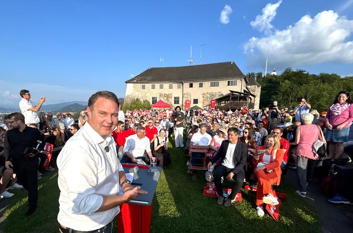 Als Linzer Affäre publik wurde, war SPÖ-Chef Babler gerade in Kapfenberg auf Tour