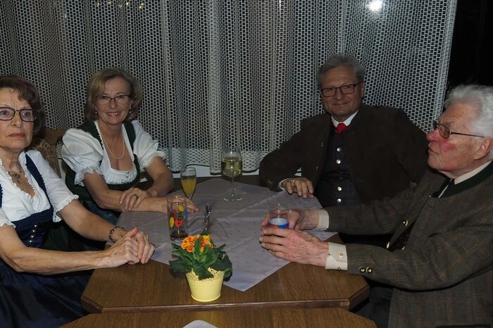Bitte klicken Sie sich durch die Bilder. . .