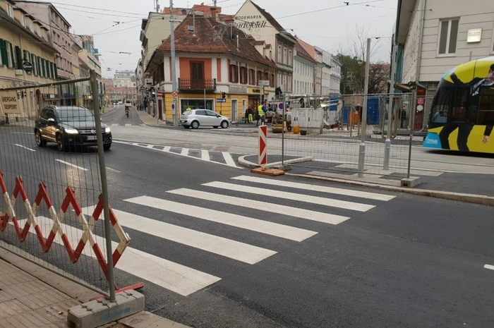 ... kam dieser hier neu dazu. Samt Druckknopfampel, die...