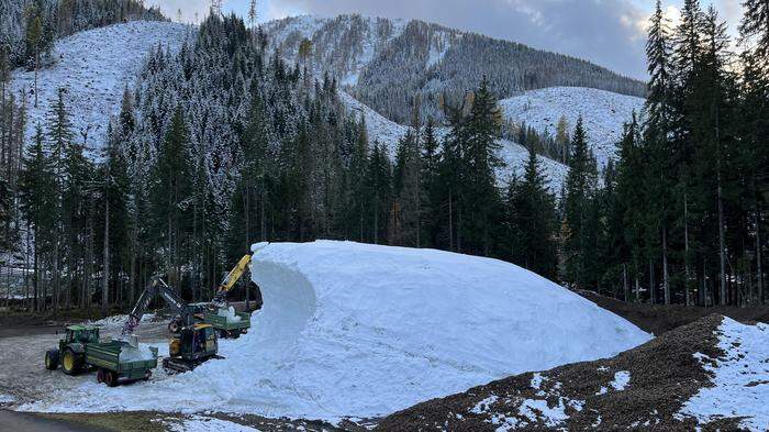 Schnee aus dem Vorjahr kommt nun zum Einsatz