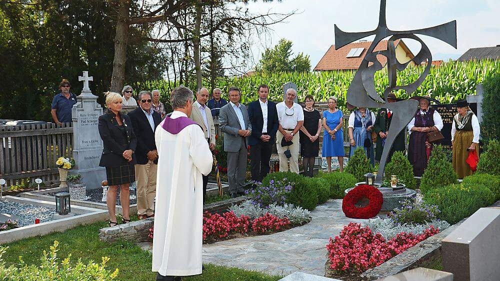 Feier anlässlich des 100. Geburtstages der großen Dichterin auf dem Friedhof von St. Stefan im Jahr 2015