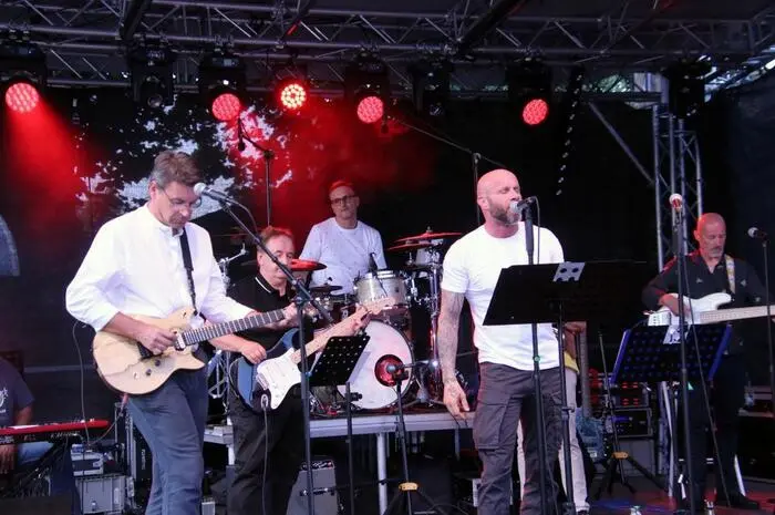 Musikalische Gäste an diesem Abend waren „Bürgermeixner & Friends“, das sind Michael Kaufmann, Toni Scheicher, Robert Dorner, Karl Wolfram Kohlruss, Wolfgang Lopan, Dominik Reinweber, Dieter Hornbacher, Daniel Wabitsch ...