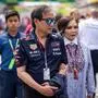 Chalerm Yoovidhya mit seiner Frau Daranee im Juli 2023 am Red Bull Ring in Spielberg