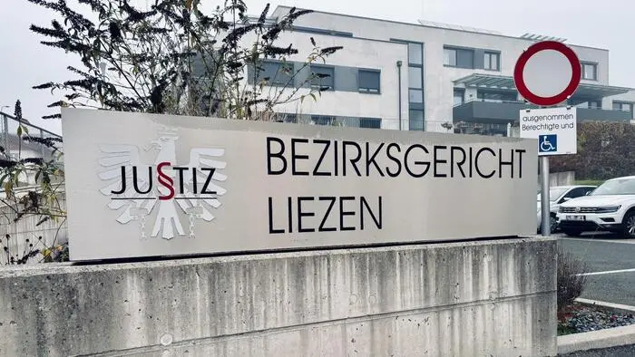 Am Bezirksgericht Liezen musste Richter Hans-Joachim Maierhofer klären, ob die illegalen Waffen tatsächlich dem Angeklagten gehören