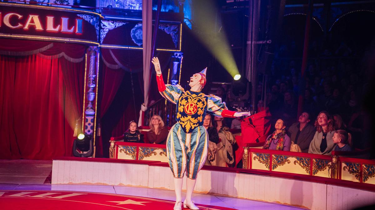 Der Circus Roncalli lieferte einen bunten Abend zum Staunen