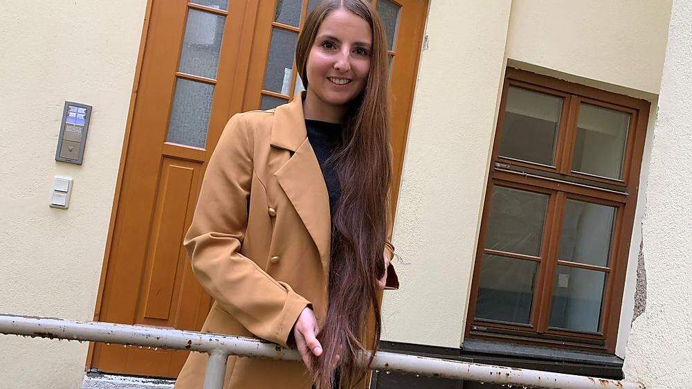 Noch sind Nina Tiebers lange Haare dran: Kommende Woche fallen 30 Zentimeter