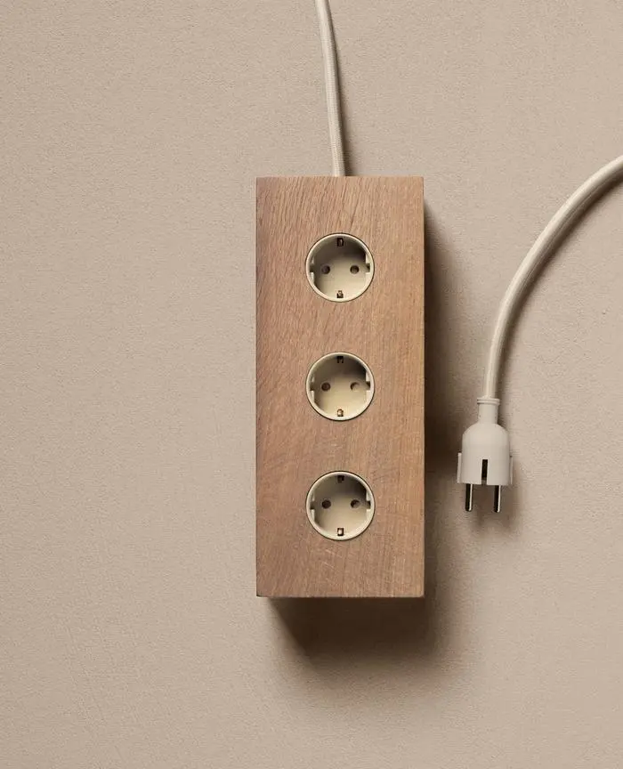 Bei Kjaer + Loege ist auch die Mehrfachsteckdose schön anzusehen