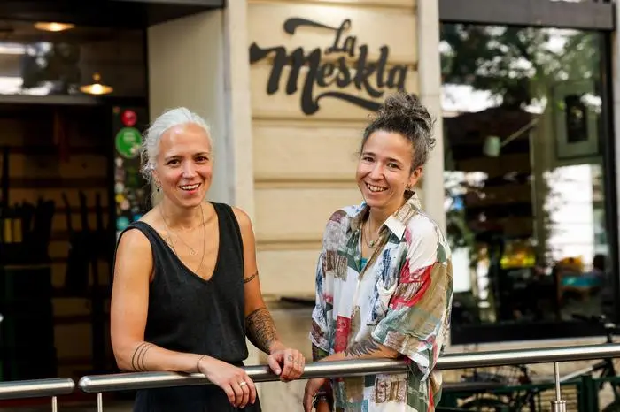 Sommergespräch, La Meskla, Claudia und Julia, Kaiserfeldgasse Graz am 18.07.2024
