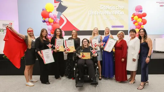 Prämierte Unternehmerinnen: Cornelia Leitner (Beste Innovatorin), Sandra Höller (Beste Nachhaltige), Verena Ulrich-Hollerer (Beste Gestalterin), Tina Robitsch (Beste Unaufhaltbare), Jennifer Kellner (Beste Neugründerin), Birgit Lackner (Publikumspreis), Gabi Lechner (Vorsitzende FiW), LH-Vize Manuela Khom, Celina Dohr (Geschäftsführerin FiW) 