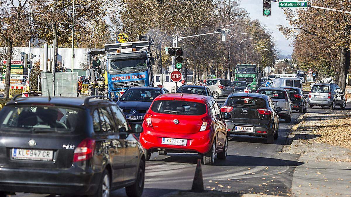 Alltag am Klagenfurter Südring: die Autofahrer stehen im Stau