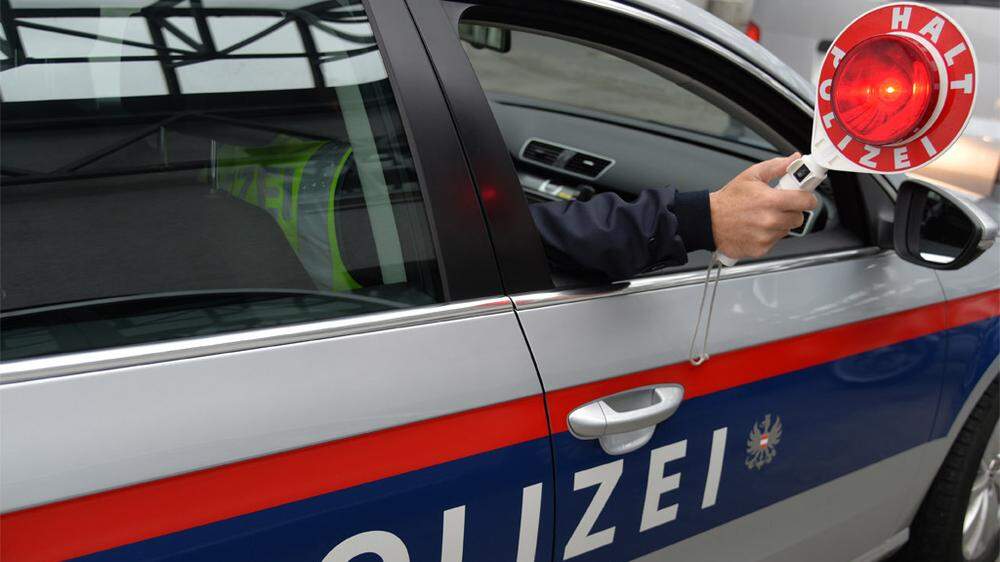 Die Polizei hielt in Villach einen 16-Jährigen an, der unbefugt ein Fahrzeug lenkte (Symbolfoto)