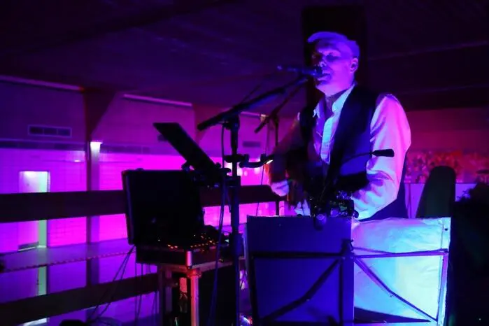 Für tolle Stimmung und ein abwechslungsreiches Unterhaltungsprogramm sorgten danach die Show & Galaband Esprit im Hauptsaal, The JazzBandits im Firehouse Club, Gerry Schweiger und The Pure in der RockOnBar sowie Iris‘ Coffeeshop in der Aulabar.