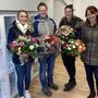 Strahlende Gesichter soll die Überraschung aus dem Blumenautomaten bringen, hoffen Maria Mayer, Karl Winkler, Eva Truskaller und Martina Oberzaucher 